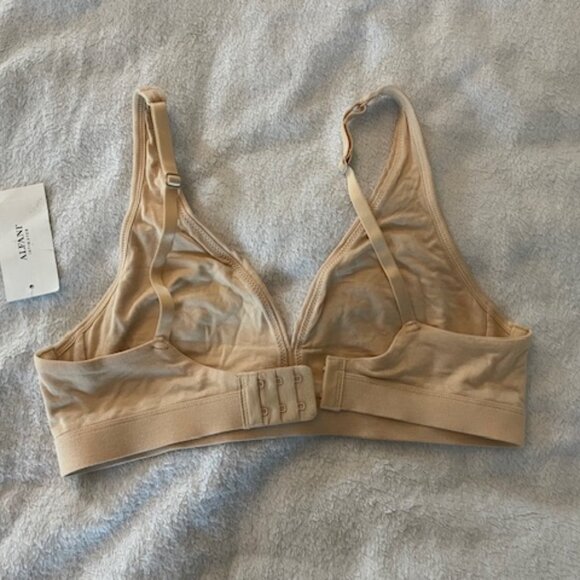 NWT Macy's Alfani Ivory Bralette Bra Size Medium 34B 34C Minimalist NEW $20 - Picture 3 of 4